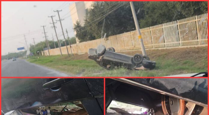Volcadura en carretera ribereña deja vehículo abandonado