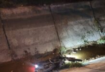 ACCIDENTE EN CAMARGO: MOTOCICLETA CAE A CANAL DE RIEGO