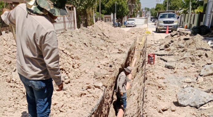Avanza COMAPA en rehabilitación de drenaje sanitario en colonia Las Cumbres