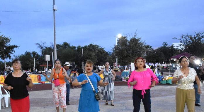 Ofrece Gobierno de Carlos Peña Ortiz clases gratuitas de danzón en la plaza Treviño Zapata