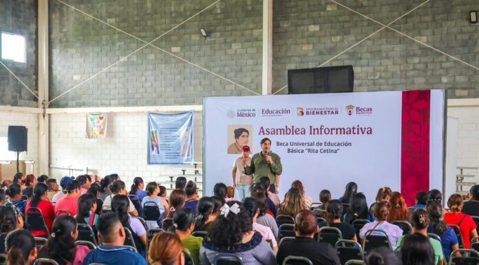 Apoyó Carlos Peña Ortiz entrega de Becas Rita Cetina en la Secundaria número 10