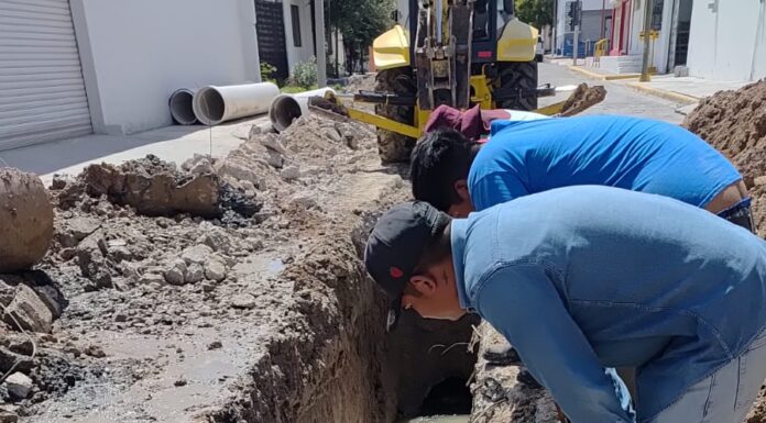 Arrancó COMAPA obra de rehabilitación de red sanitaria en la colonia Rodríguez