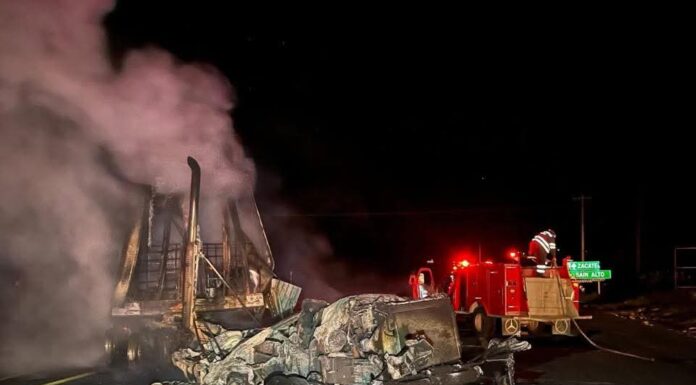 Bloqueos carreteros y vehículos incendiados paralizan Zacatecas