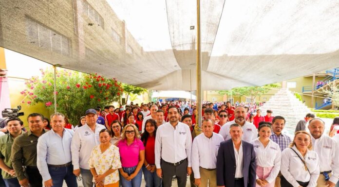 Dialogan universitarios con Carlos Peña Ortiz en la Audiencia Pública Juvenil