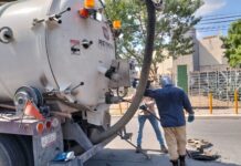 Sondeó COMAPA drenaje sanitario en la colonia Hacienda las Bugambilias