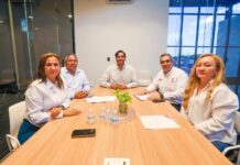 Brinda Carlos Peña Ortiz apoyo a la educación media superior