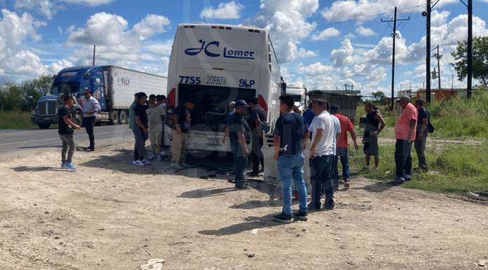 Accidente en carretera Victoria-Monterrey deja cuatro mujeres con crisis nerviosa