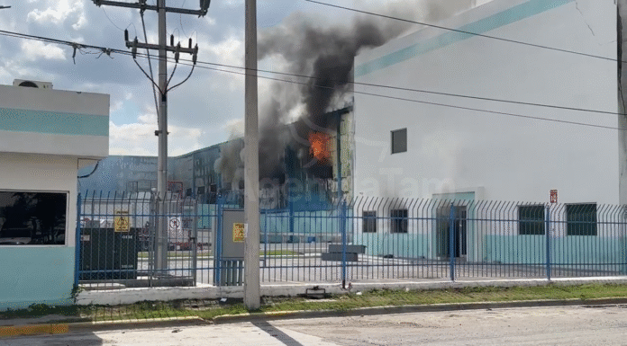 Incendio en maquiladora Copanoro moviliza a Ejército y cuerpos de emergencia en Reynosa