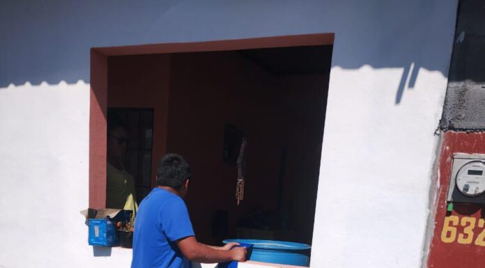 Reparten Gobierno Municipal y COMAPA pipas de agua en diferentes sectores de la ciudad