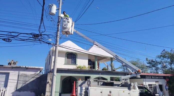 Supervisó Alcalde Carlos Peña Ortiz programa de reparación de alumbrado público