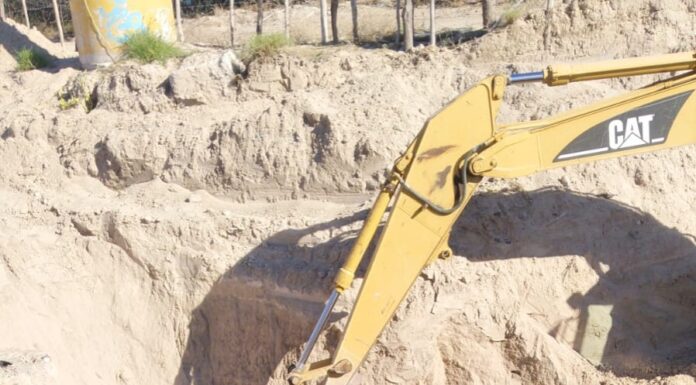 Realiza COMAPA trabajos para mejorar el sistema de drenaje en la colonia La Escondida