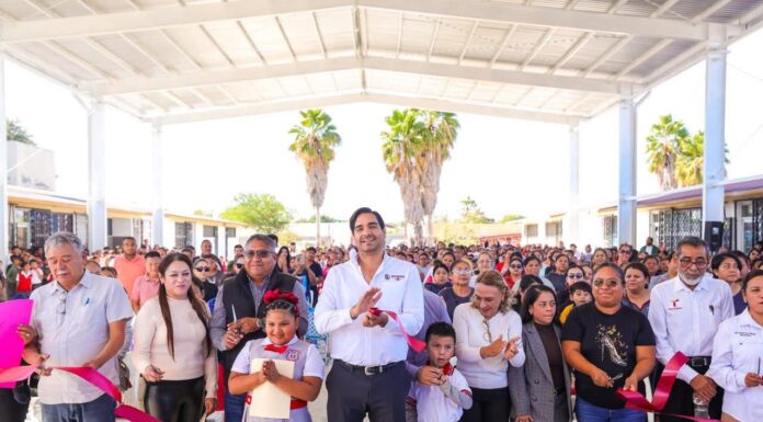 Entregó Alcalde Carlos Peña Ortiz nueva techumbre escolar y anunció pavimentación hidráulica en Villa Esmeralda