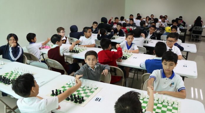Continúan las eliminatorias escolares de Bádminton y Ajedrez con el apoyo de Carlos Peña Ortiz