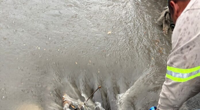 Realiza COMAPA limpieza de pluviales en diferentes sectores