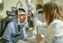 Alcalde Carlos Peña Ortiz mejora la vista de 300 personas gracias a la campaña de cirugías de cataratas 2025