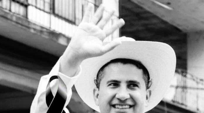 Asesinan al alcalde de Uruapan, Carlos Manzo, durante el Festival de Velas