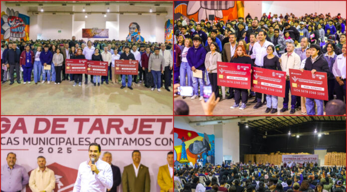 Entrega Carlos Peña Ortiz becas a más de mil universitarios