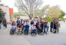 Concientiza DIF-Reynosa a jóvenes sobre la discapacidad con la dinámica Te Presto Mis Zapatos