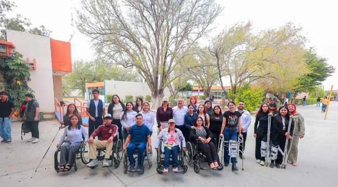 Concientiza DIF-Reynosa a jóvenes sobre la discapacidad con la dinámica Te Presto Mis Zapatos