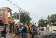 Atiende COMAPA reporte de fuga de drenaje sanitario en la colonia La Cañada