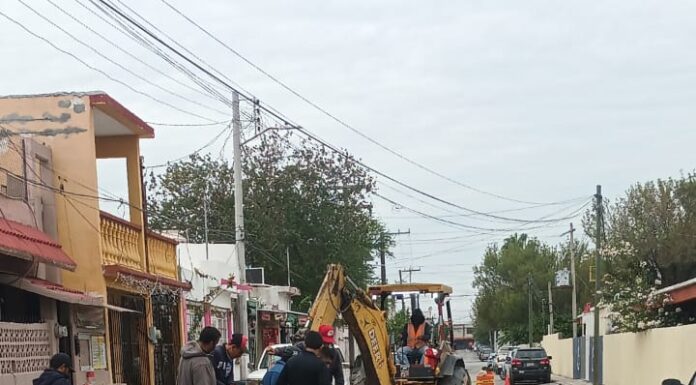 Atiende COMAPA reporte de fuga de drenaje sanitario en la colonia La Cañada