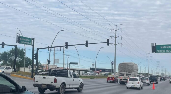 Reparó Servicios Públicos de Reynosa semáforo del parque industrial Moll