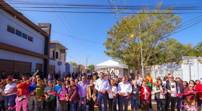 Inauguraron Alcalde y colonos pavimentación hidráulica de la calle Chiapas en la Esfuerzo