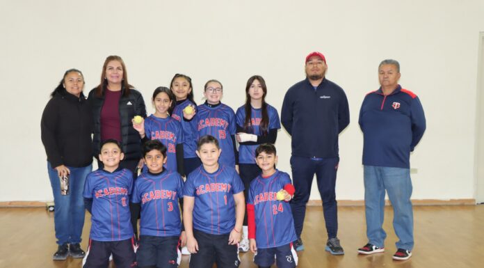 Sólido apoyo de Carlos Peña Ortiz a eliminatoria Regional de Beisbol 5