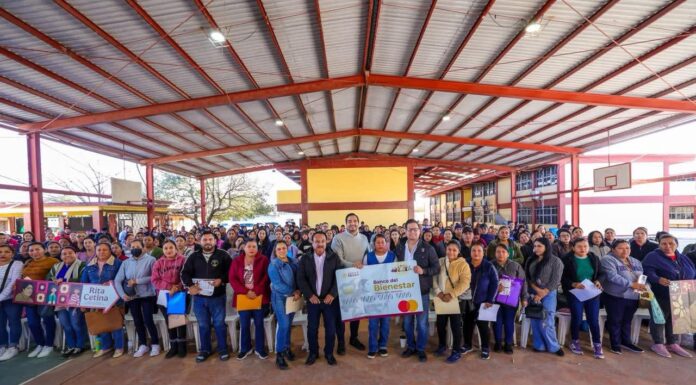 Becas Rita Cetina impulsa a estudiantes de secundaria en Villa Florida