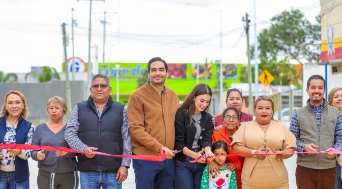 Inauguraron vecinos y Alcalde pavimentación de la calle Níquel en Villas de Esmeralda