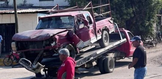 Tren embiste camioneta en el centro de Altamira y deja un lesionado leve