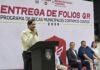 Carlos Peña entrega folios QR de Becas 2026