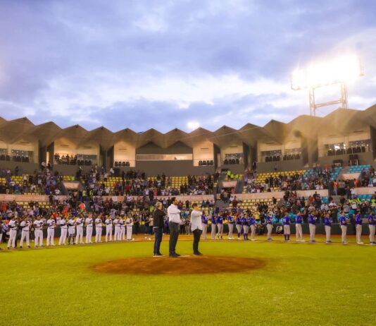 Lanzó Carlos Peña Ortiz la primera bola en el parque López Mateos