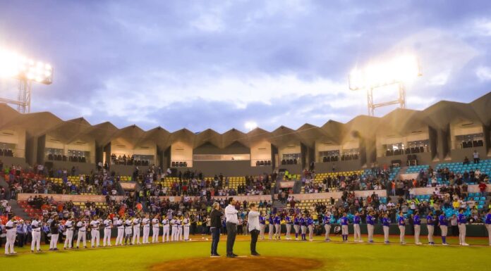 Lanzó Carlos Peña Ortiz la primera bola en el parque López Mateos