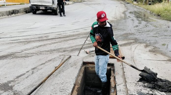 Da mantenimiento COMAPA a pluviales en Módulo 2000 Rancho Grande