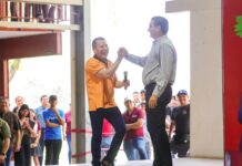 Presentó Carlos Peña Ortiz conferencia motivacional con el Campeón Mundial Julio César Chávez