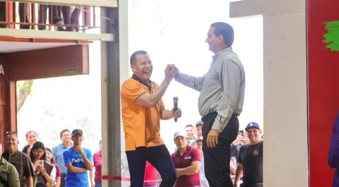 Presentó Carlos Peña Ortiz conferencia motivacional con el Campeón Mundial Julio César Chávez