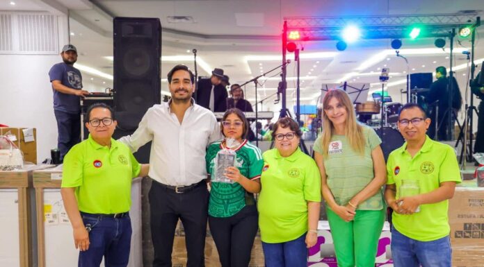 Felicitó Carlos Peña Ortiz a trabajadores en su convivio del Día del Trabajo