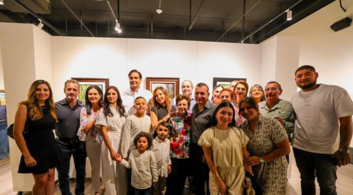 Cortó Alcalde Carlos Peña Ortiz el listón inaugural de la obra pictórica de Mángeles Barocio
