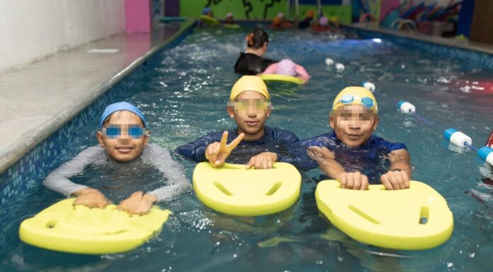 Natación fortalece desarrollo de niños de Casa Hogar