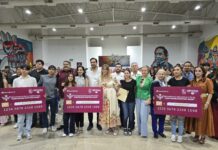Carlos Peña impulsa becas para universitarios