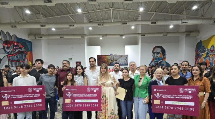 Carlos Peña impulsa becas para universitarios