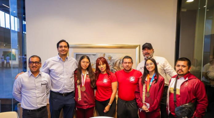 Carlos Peña Ortiz reconoce a medallistas CONADE 2026
