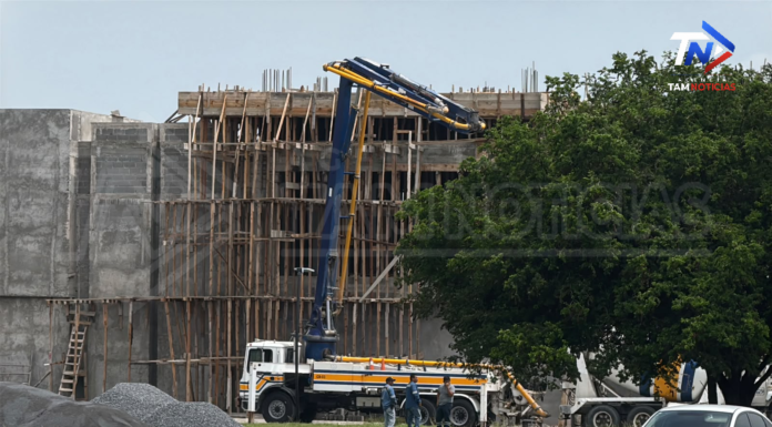 Colapso de losa en obra de Ciudad Victoria deja cinco trabajadores lesionados