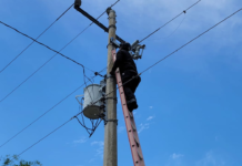 Asegura Guardia Estatal cámara de vigilancia irregular instalada en poste de CFE en Díaz Ordaz