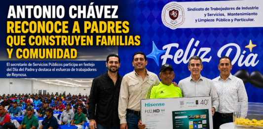 Antonio Chávez reconoce a padres trabajadores en Reynosa