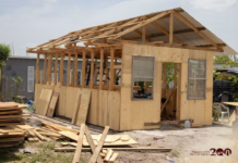 Beto Granados inicia construcción de cuarto habitación para familia afectada en Poblado Control