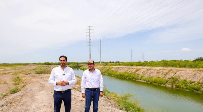 Alcalde Carlos Peña Ortiz supervisa limpieza de dren para fortalecer la infraestructura hidráulica de Reynosa