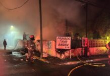 Combate incendio Protección Civil y Bomberos en zona centro de Reynosa