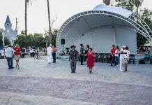 Fomenta Gobierno de Carlos Peña Ortiz convivencia familiar con clases de danzón gratuitas